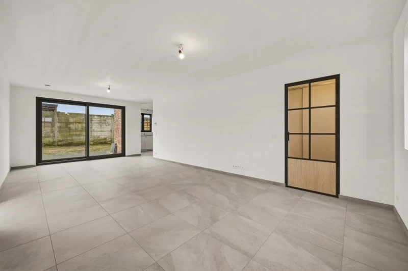 Prachtige nieuwbouw half open bebouwing met tuin en 3 slaapkamers te Zoutleeuw.