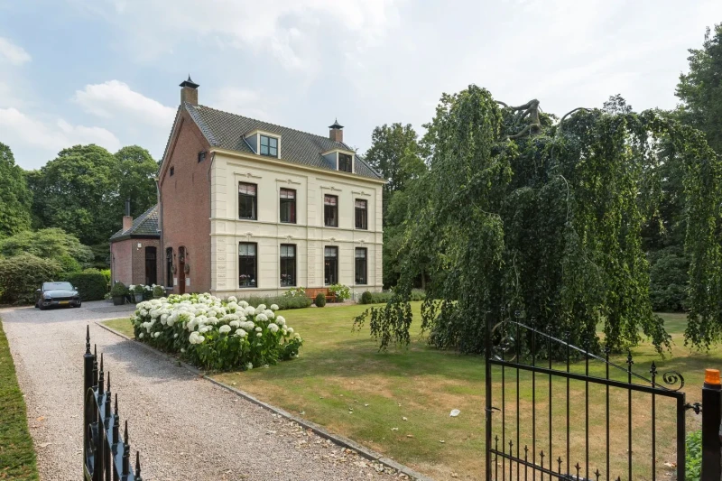 Karaktervolle villa met tuin en privacy in groene omgeving