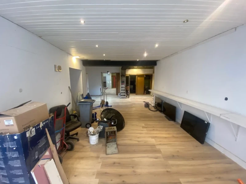 In het centrum gelegen handelspand met woonst