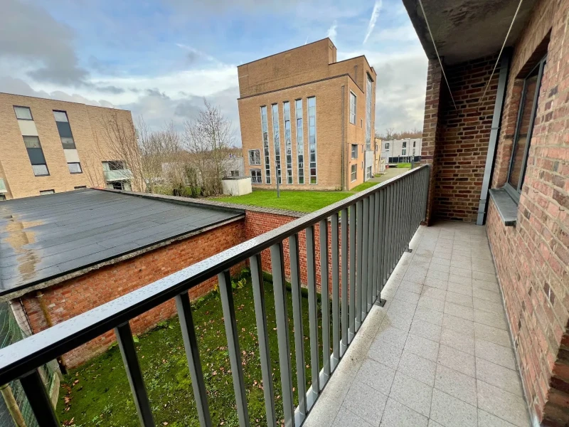 Zeer goed gelegen appartement met 2 slpks, terras en garage