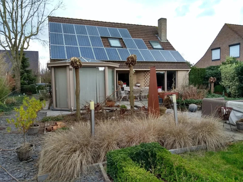 Karaktervolle villa met moderne luxe in een groene oase.