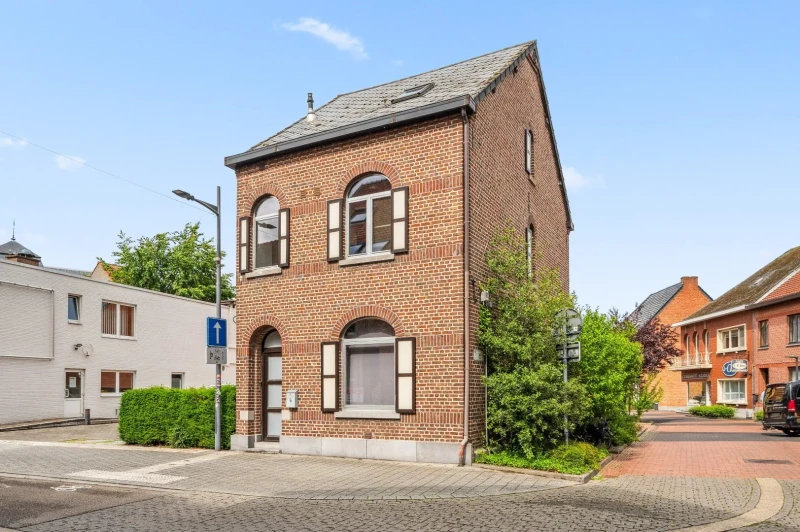 2 vergunde appartementen of 1 huis pal in centrum Herk-de-Stad.